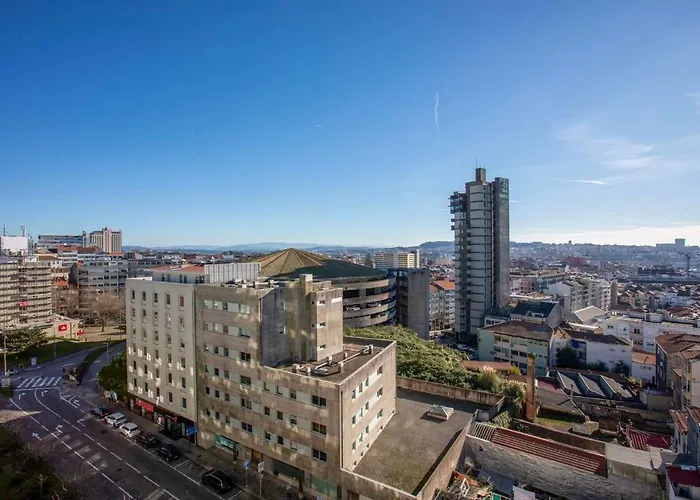 Liiiving In - Light Trendy ポルト