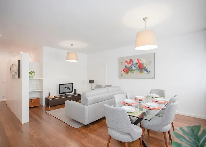 Liiiving In - Light Trendy ポルト