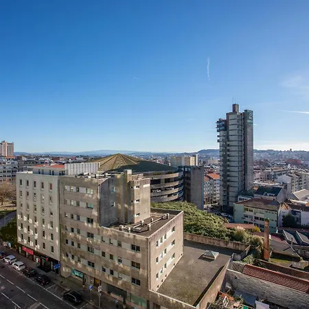 Liiiving In - Light Trendy * Oporto