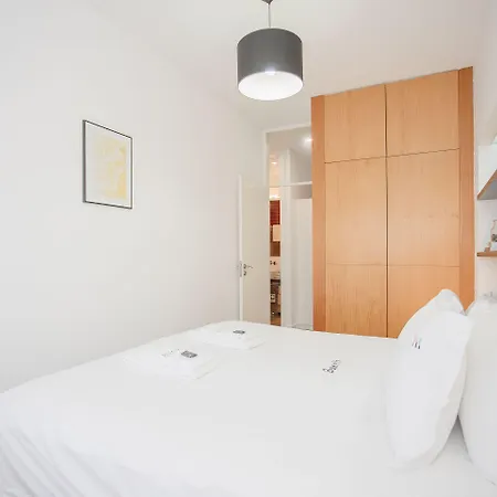 Liiiving In - Light Trendy * Oporto