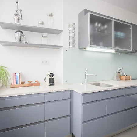 Liiiving In - Light Trendy Appartamento