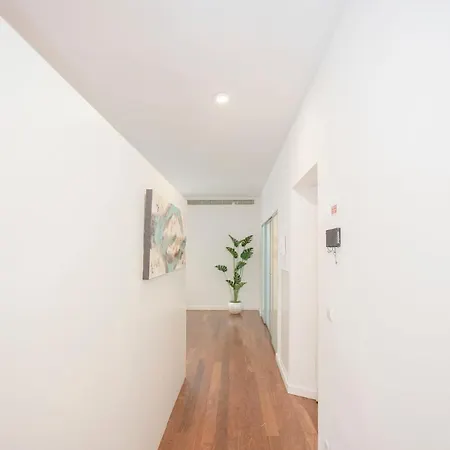 Liiiving In - Light Trendy * Oporto