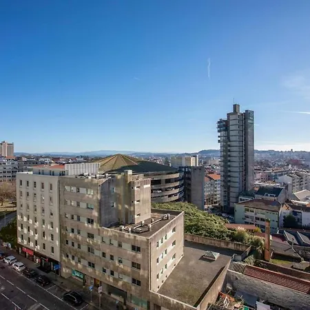 Liiiving In - Light Trendy Oporto