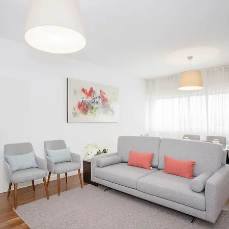 Apartment Liiiving In - Light Trendy