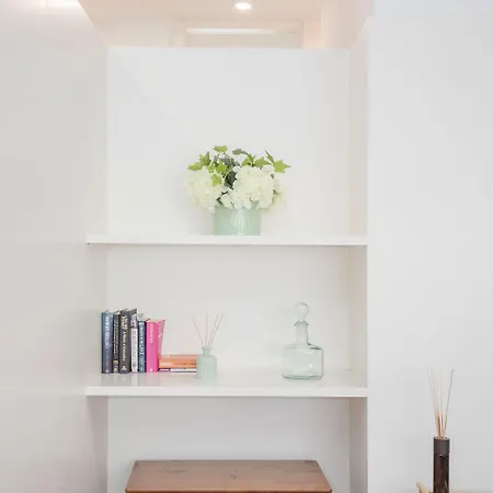 Apartment Liiiving In - Light Trendy