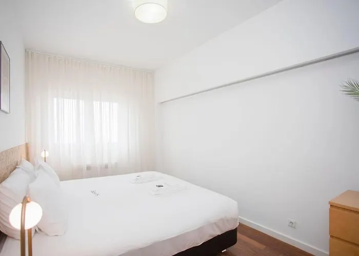 Liiiving In - Light Trendy * Porto