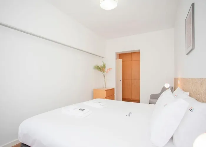 Liiiving In - Light Trendy