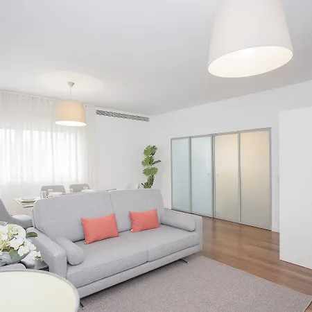 Apartment Liiiving In - Light Trendy