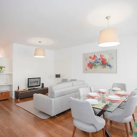 Apartment Liiiving In - Light Trendy