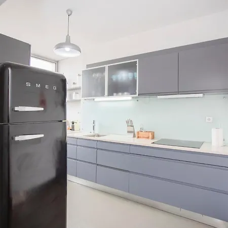 Apartment Liiiving In - Light Trendy *