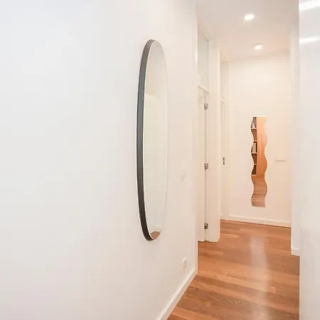 Liiiving In - Light Trendy 아파트 *