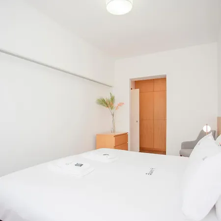 Liiiving In - Light Trendy * 포르투