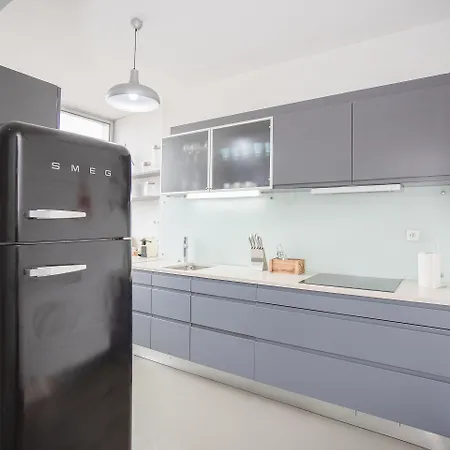 Liiiving In - Light Trendy * 포르투