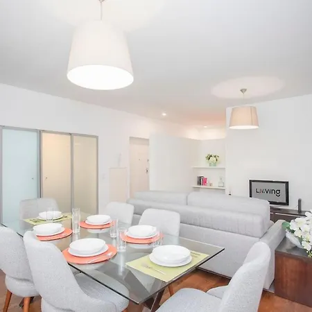 Liiiving In - Light Trendy * Porto