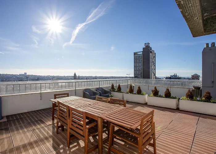 Liiiving In - Light Trendy 포르투